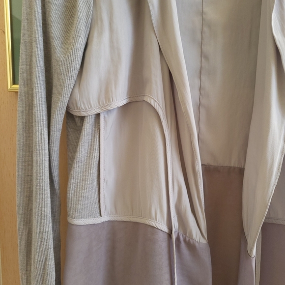 Lola & Sophie Gray Blazer with Relaxed Silhouette - Picture 10 of 10